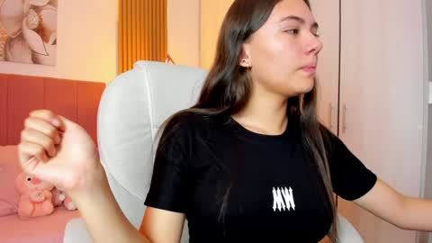 Snapshot of mia_nevaeh chatting on February 2025 09:10:01 PM Mia Nevaeh - follow me online show from February 2025 09:10:01 PM