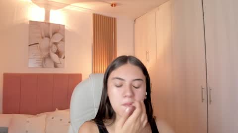 Snapshot of mia_nevaeh chatting on February 2025 09:15:01 PM Mia Nevaeh - follow me online show from February 2025 09:15:01 PM