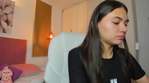 Snapshot of mia_nevaeh chatting on March 2025 08:42:02 PM Mia Nevaeh - follow me online show from March 2025 08:42:02 PM
