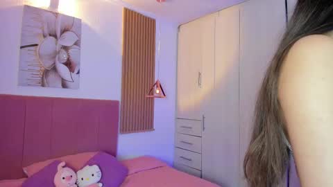 Snapshot of mia_nevaeh chatting on September 2025 08:21:02 PM Mia Nevaeh - follow me online show from September 2025 08:21:02 PM