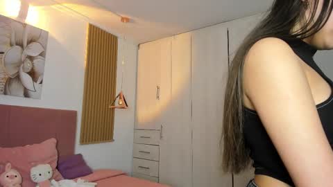Snapshot of mia_nevaeh chatting on October 2025 08:31:01 PM Mia Nevaeh - follow me online show from October 2025 08:31:01 PM