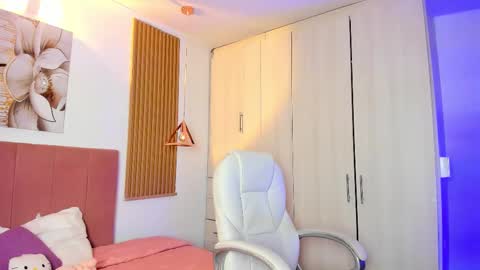 Snapshot of mia_nevaeh chatting on October 2025 08:09:01 PM Mia Nevaeh - follow me online show from October 2025 08:09:01 PM