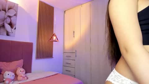 Mia Nevaeh - follow me online show from December 2025 09:30:01 PM