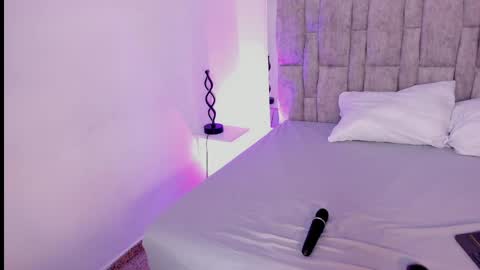 Mia nyxie online show from April 2026 03:00:02 AM