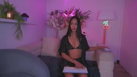 Mia online show from March 2026 11:21:01 AM