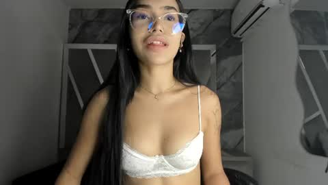 mia_petiteht online show from July 2026 08:19:01 PM