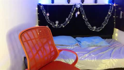 Mia  online show from December 2024 01:29:01 PM