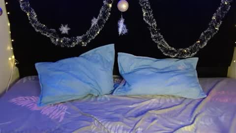 Mia  online show from December 2024 04:38:02 PM