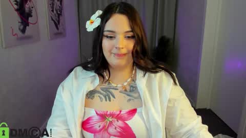 Mia online show from October 2025 12:08:02 AM