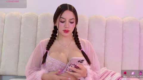 Mia online show from February 2026 12:42:02 PM