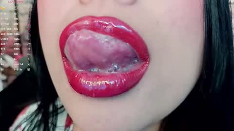 Mia online show from November 2025 07:00:02 AM