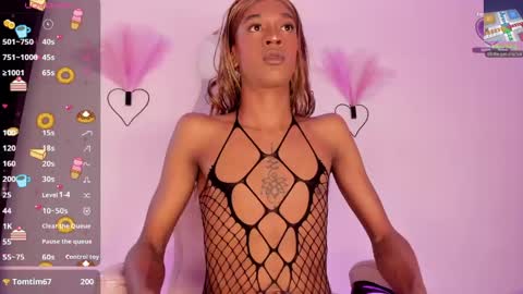 Snapshot of mia_royal chatting on May 2026 12:15:01 PM mia_royal online show from May 2026 12:15:01 PM