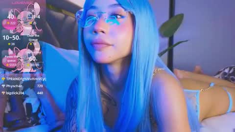 Mia online show from November 2025 03:16:01 PM