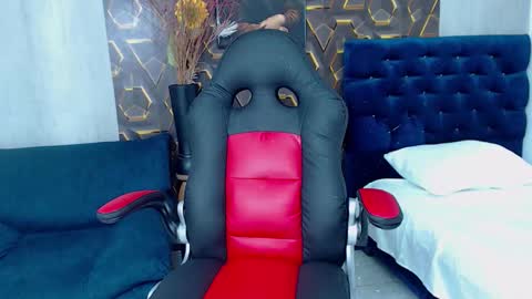 Snapshot of mia_skinny_2 chatting on October 2025 04:41:02 PM MIA online show from October 2025 04:41:02 PM