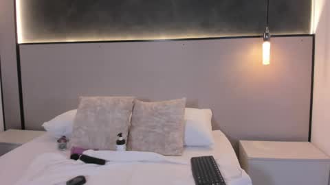 M I A online show from April 2026 12:19:02 PM