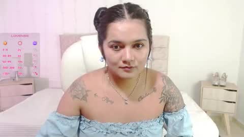 Mia  online show from October 2025 11:27:02 PM