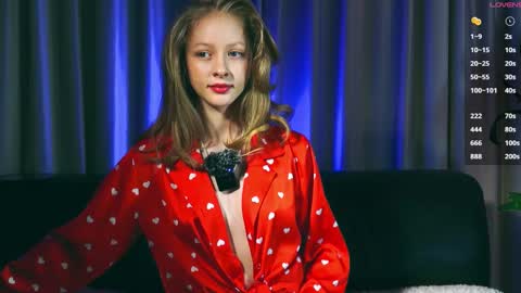 Mia online show from October 2025 12:48:02 PM