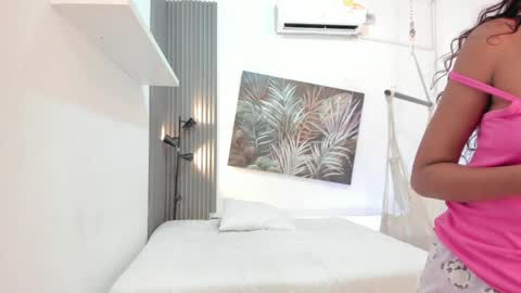 Mia online show from May 2026 11:37:01 AM