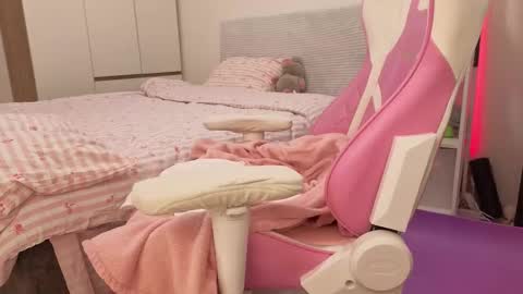 Mia online show from March 2026 07:15:01 AM