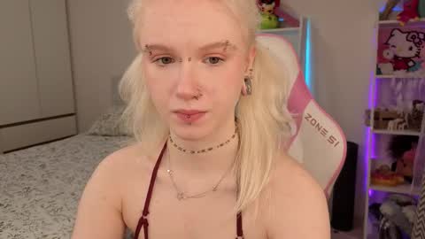 Mia online show from March 2026 03:13:01 AM