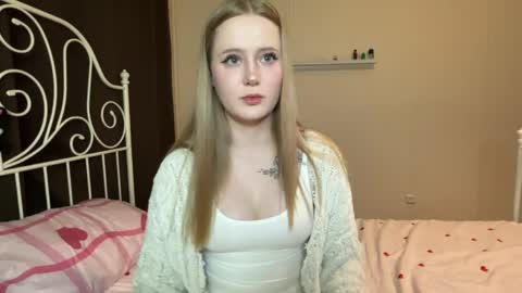 Snapshot of mia_wellis chatting on April 2026 07:48:01 PM mia_wellis online show from April 2026 07:48:01 PM