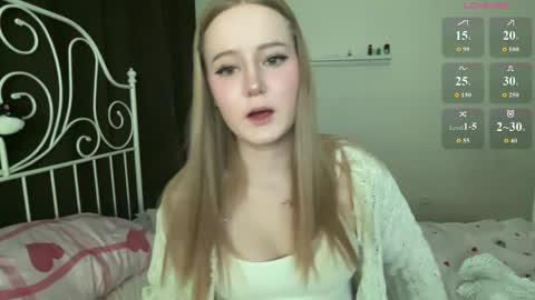 Snapshot of mia_wellis chatting on April 2026 06:21:01 PM mia_wellis online show from April 2026 06:21:01 PM