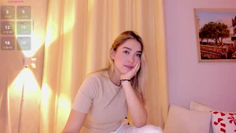 Mia White  online show from December 2025 12:44:02 PM