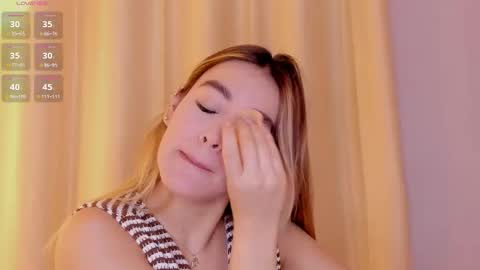 Mia White  online show from February 2026 01:07:01 PM