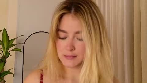 Snapshot of mia_white11 chatting on June 2026 02:09:01 PM Mia White online show from June 2026 02:09:01 PM