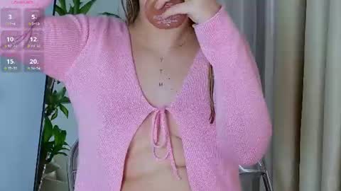Snapshot of mia_white11 chatting on June 2026 01:53:02 PM Mia White online show from June 2026 01:53:02 PM