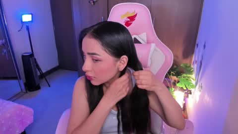 mia  nicolle online show from November 2025 03:05:01 AM