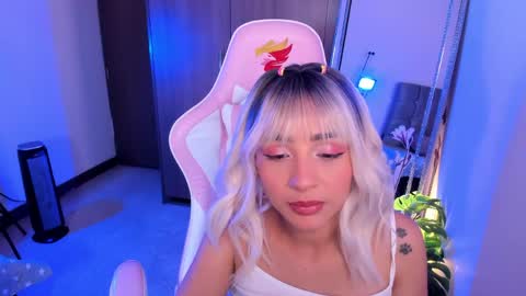 mia  nicolle online show from May 2026 01:23:01 AM