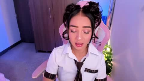 mia  nicolle online show from May 2026 01:45:01 AM