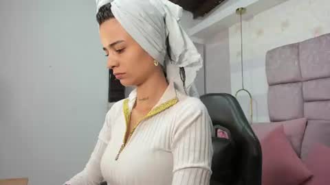 Snapshot of miaa_diamondd1 chatting on June 2026 12:35:01 PM Mia online show from June 2026 12:35:01 PM