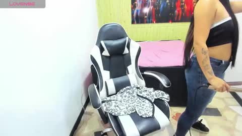       online show from December 2025 02:45:02 PM