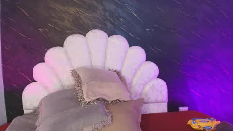 Mia online show from March 2026 12:11:01 PM