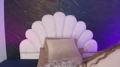 Mia online show from April 2026 12:06:02 PM