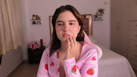 Mia  online show from April 2026 09:39:33 PM