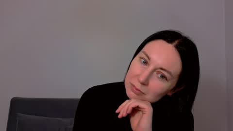 Mia online show from February 2026 06:15:01 PM