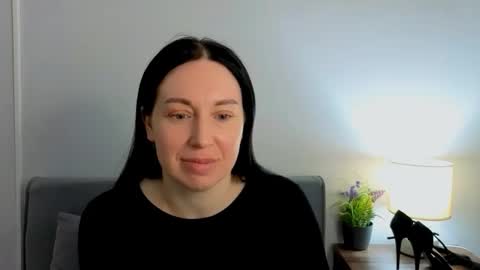 Mia online show from March 2026 04:21:01 PM