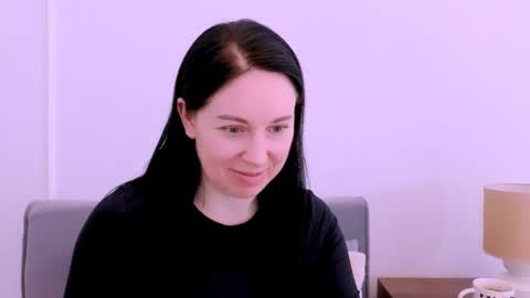 Mia online show from April 2026 03:24:02 PM