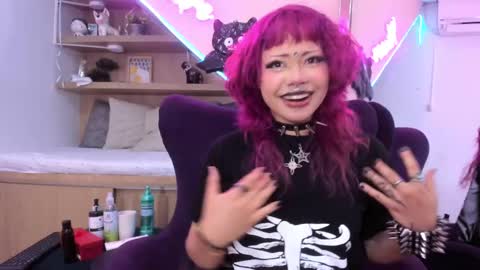 Mia online show from February 2025 04:10:02 PM