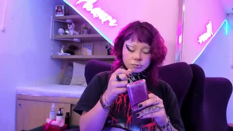 Mia online show from March 2025 12:48:01 PM