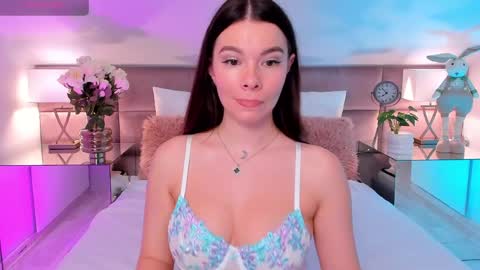 Mia online show from May 2026 07:21:01 PM