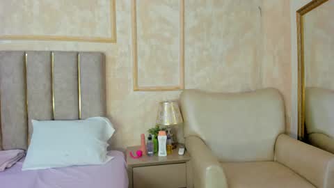 Miaasummer online show from April 2026 11:32:01 AM