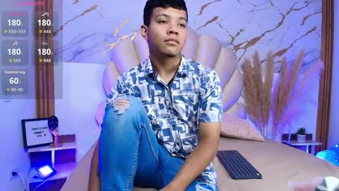 Snapshot of miaayhero chatting on April 2026 07:23:02 PM MiaayHero online show from April 2026 07:23:02 PM