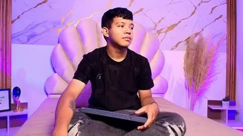 Snapshot of miaayhero chatting on April 2026 07:14:01 PM MiaayHero online show from April 2026 07:14:01 PM