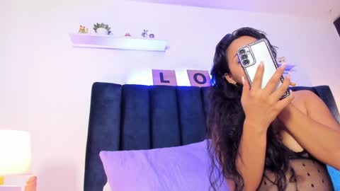 Snapshot of miabrunette23 chatting on December 2024 08:00:02 AM MIA online show from December 2024 08:00:02 AM