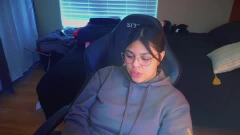 Mia online show from February 2025 11:57:02 PM