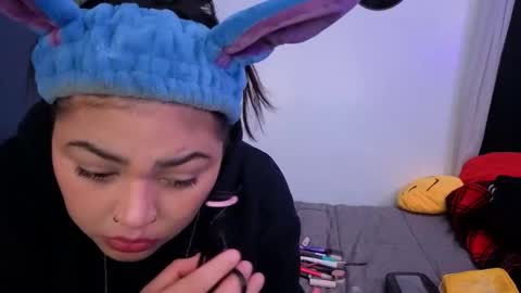 Mia online show from March 2026 12:46:02 AM